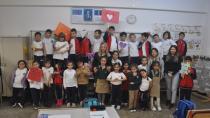 Merkez ilkokulu'nda Öğretmenler Günü Çoşkusu